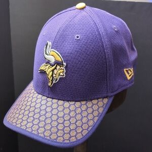 New Era,39Thirty NFL Minnesota Vikings Men's Purple Fitted Hat,L/XL.